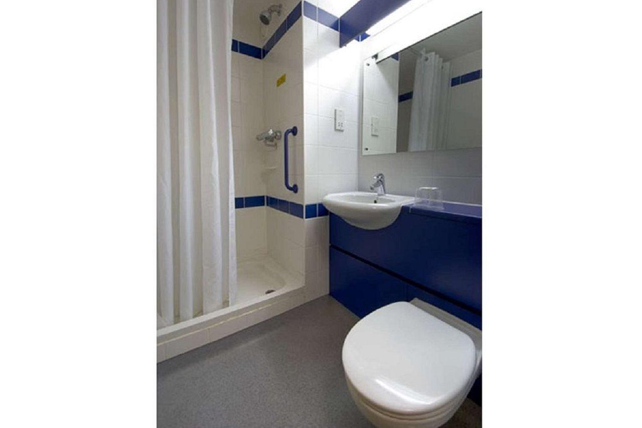 Travelodge Харрогейт Экстерьер фото