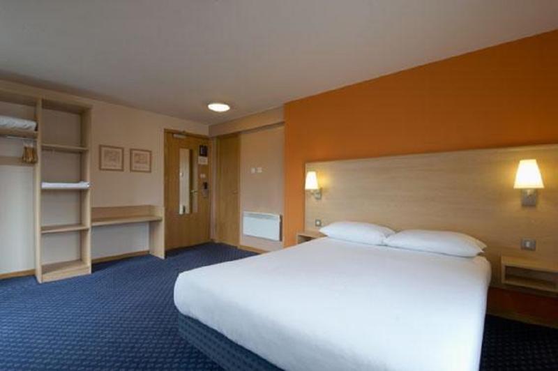 Travelodge Харрогейт Экстерьер фото